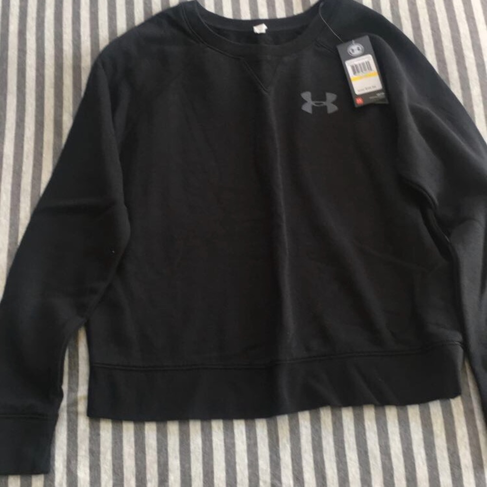 NWT women’s size medium UA sweatshirt